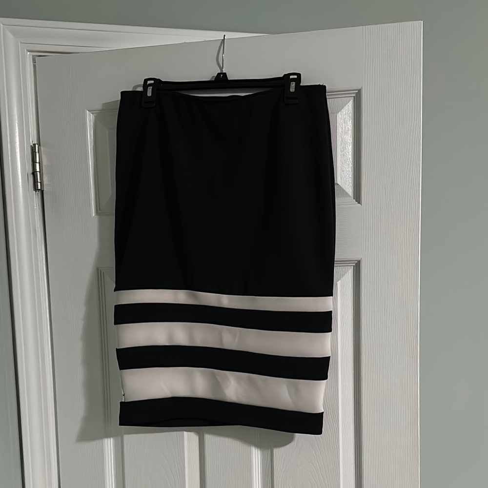 Apt. 9 Black and White Knee-Length Pencil Skirt